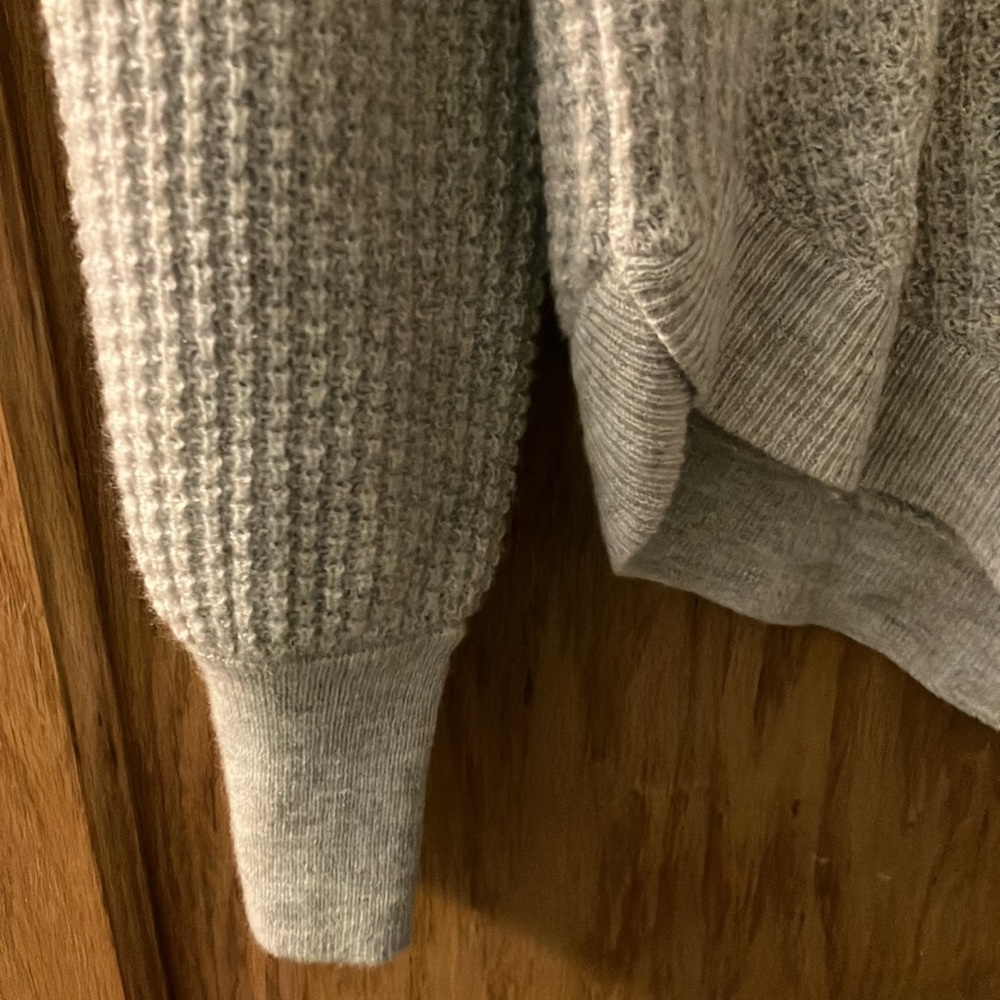 Like new GAP lightweight sweater - Picture 2 of 4